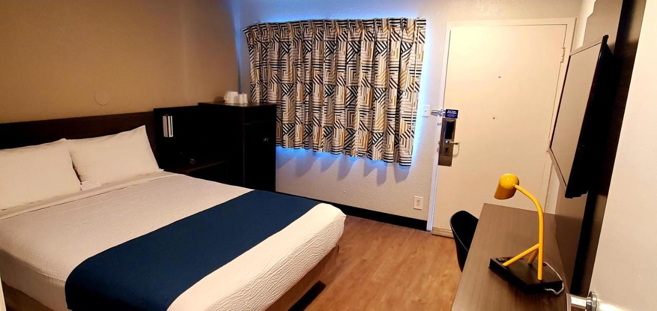 6-palmdale, Ca Hotel