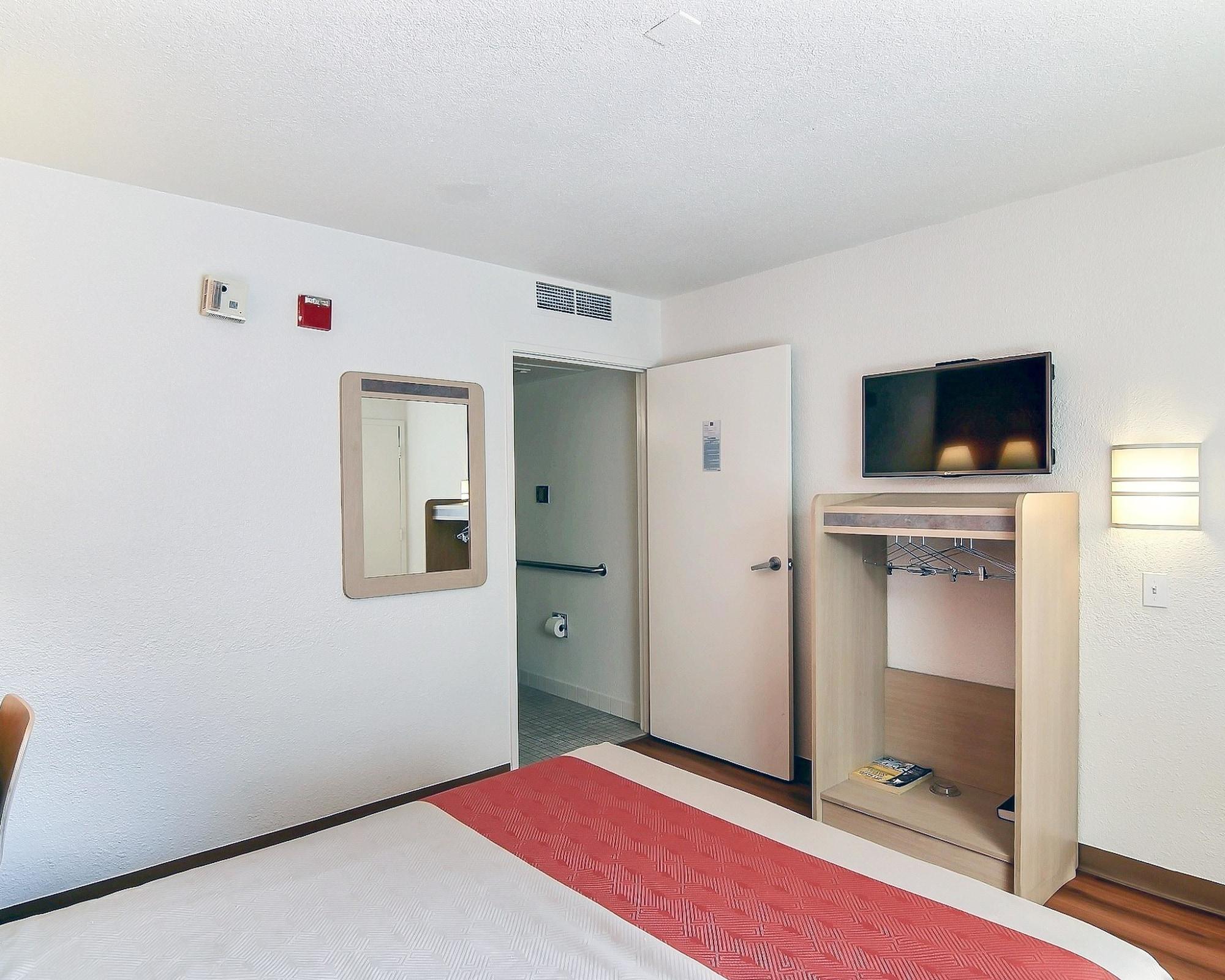 6-palmdale, Ca Hotel