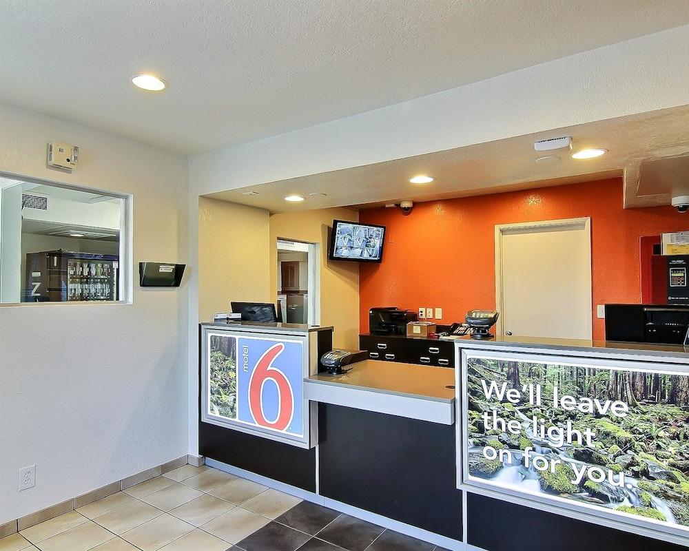 Hotel 6-palmdale, Ca 2*