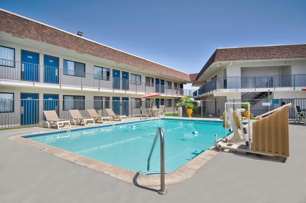 6-palmdale, Ca 2*