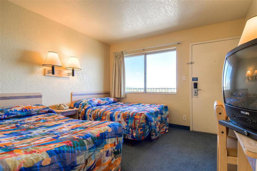 Hotel 6-palmdale, Ca Palmdale